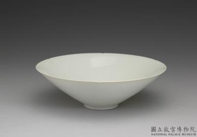 图片[2]-Hibiscus-rimmed bowl with auspicious decoration in sweet-white glaze, Ming dynasty (1368-1644)-China Archive